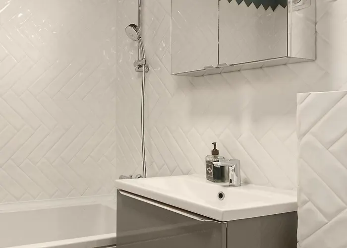 Sophisticated Two-bedroom In Mihai Bravu Апартаменти Бухарест