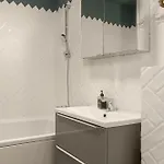 Sophisticated Two-bedroom In Mihai Bravu Апартаменти Бухарест